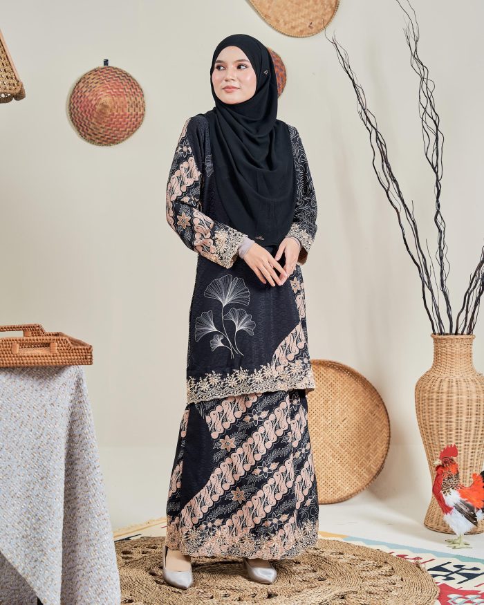 Baju Kurung Moden Batik Sulam Sultanah 10.0 - Manira Black