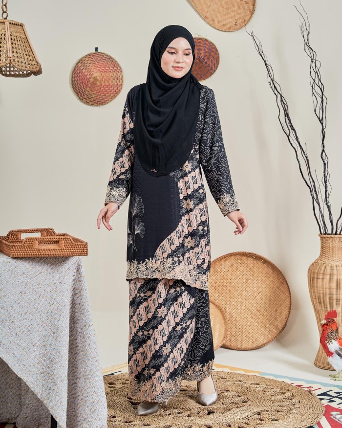 Baju Kurung Moden Batik Sulam Sultanah 10.0 - Manira Black - Image 3