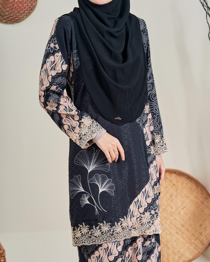 Baju Kurung Moden Batik Sulam Sultanah 10.0 - Manira Black - Image 4