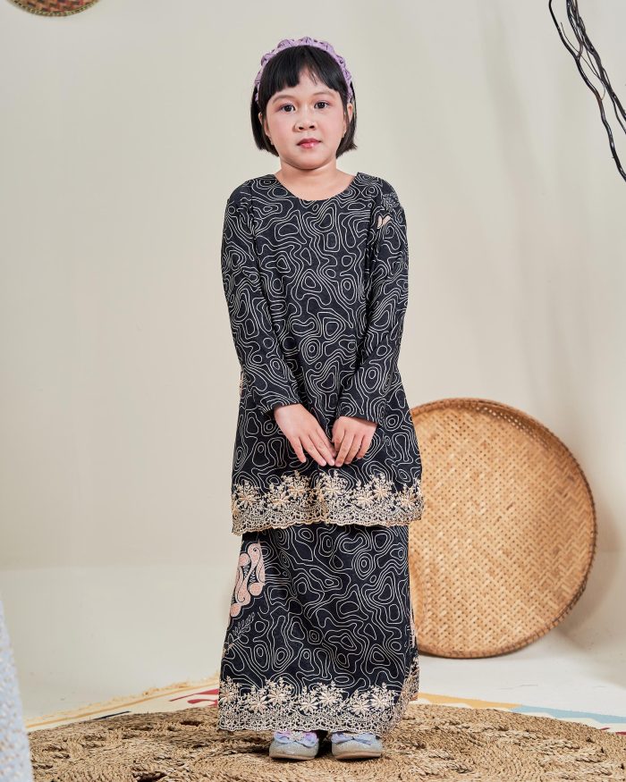 Baju Kurung Moden Batik Sulam Sultanah 10.0 Kids - Manira Black - Image 3