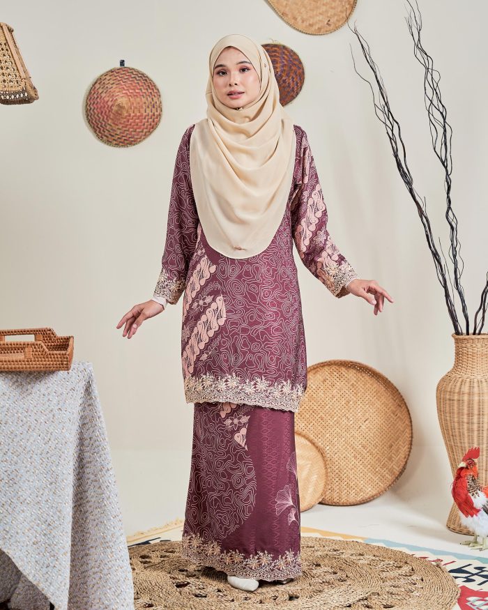 Baju Kurung Moden Batik Sulam Sultanah 10.0 - Manira Burgundy - Image 2