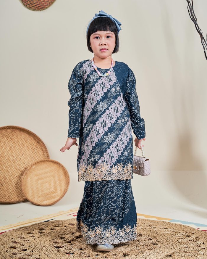 Baju Kurung Moden Batik Sulam Sultanah 10.0 Kids - Manira Navy Blue - Image 2