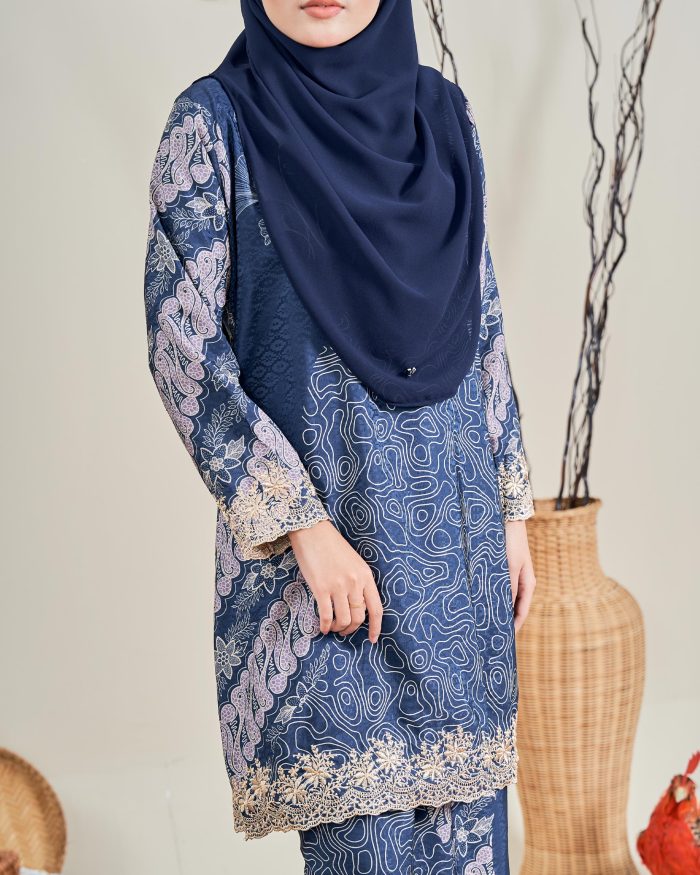 Baju Kurung Moden Batik Sulam Sultanah 10.0 - Manira Navy Blue - Image 4