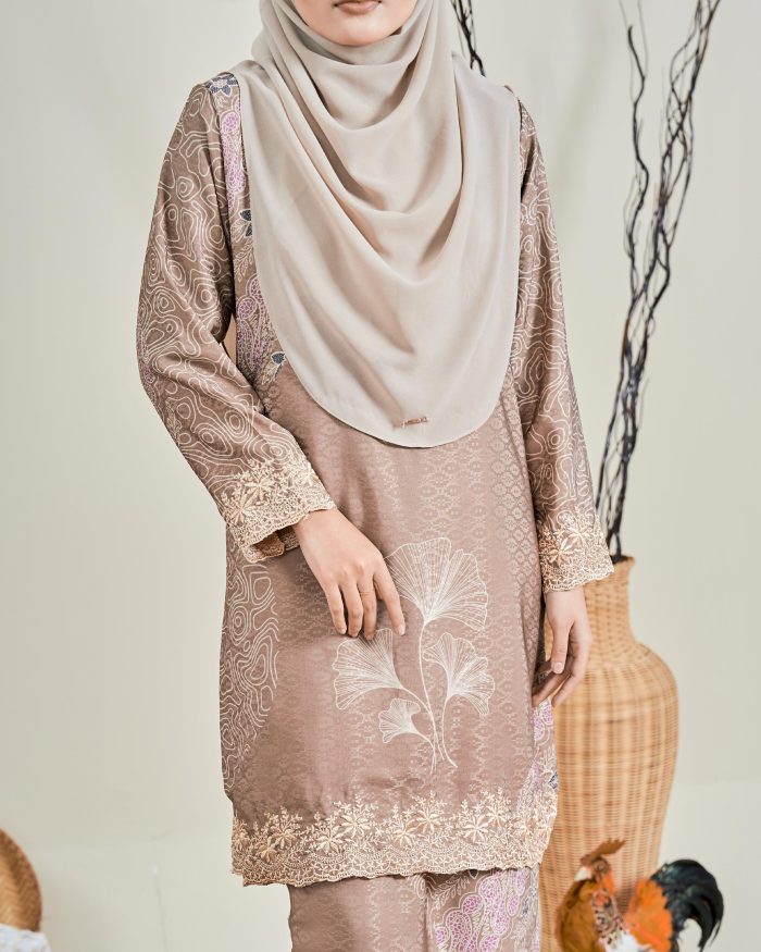 Baju Kurung Moden Batik Sulam Sultanah 10.0 - Manira Sand Brown - Image 4