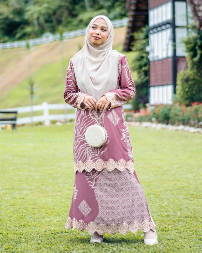 Baju Kurung Moden Batik Sulam Sultanah 10.0 – Melati Dusty Cerise