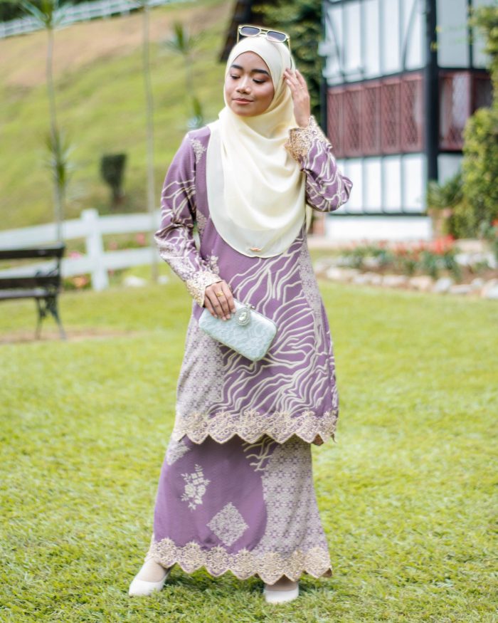 Baju Kurung Moden Batik Sulam Sultanah 10.0 – Melati Iris Purple - Image 2
