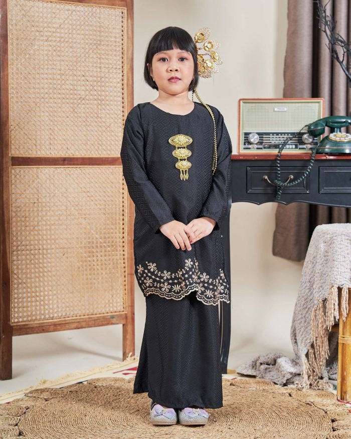 Baju Kurung Moden Sulam Sultanah Kids 10.0 - Murni Black - Image 3