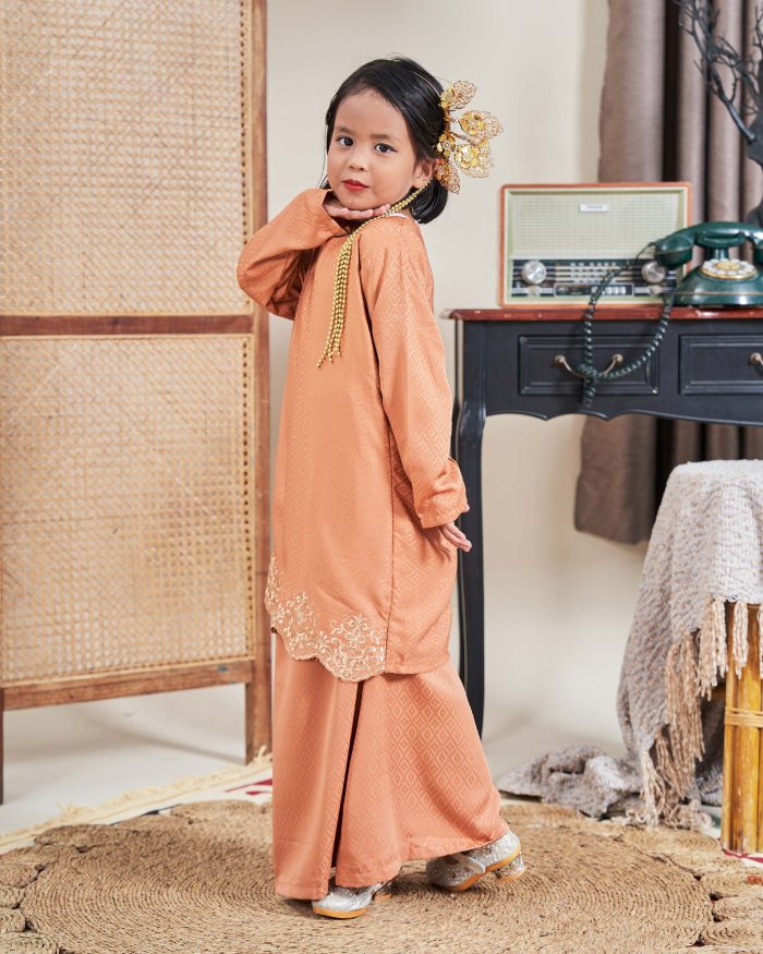 Baju Kurung Moden Sulam Sultanah Kids 10.0 - Murni Coral Salmon - Image 2