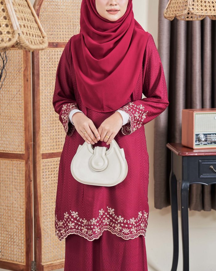 Baju Kurung Moden Sulam Sultanah 10.0 - Murni Maroon - Image 2