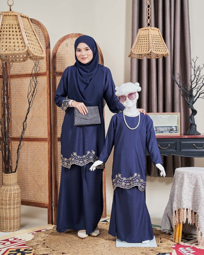 Baju Kurung Moden Sulam Sultanah 10.0 - Murni Navy Blue - Image 3