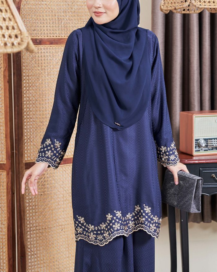 Baju Kurung Moden Sulam Sultanah 10.0 - Murni Navy Blue - Image 2