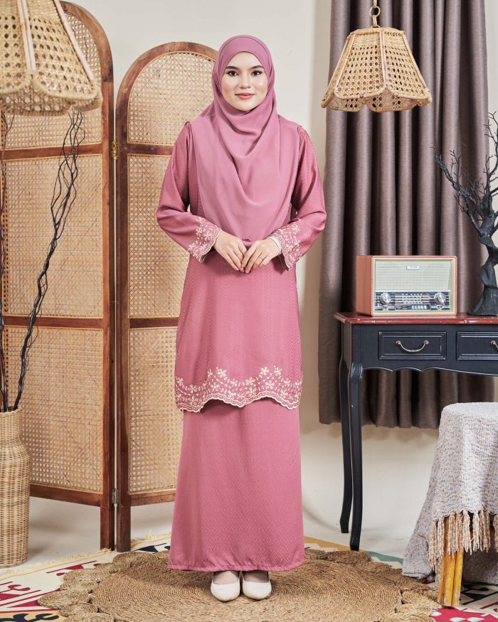 Baju Kurung Moden Sulam Sultanah 10.0 - Murni Rouge Pink