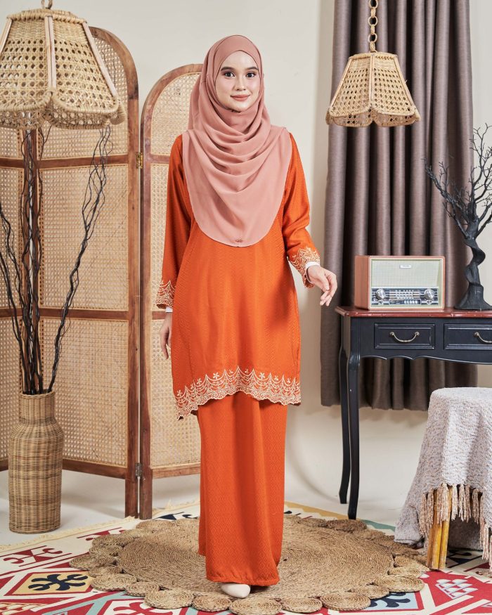 Baju Kurung Moden Sulam Sultanah 10.0 - Murni Brick Orange - Image 2