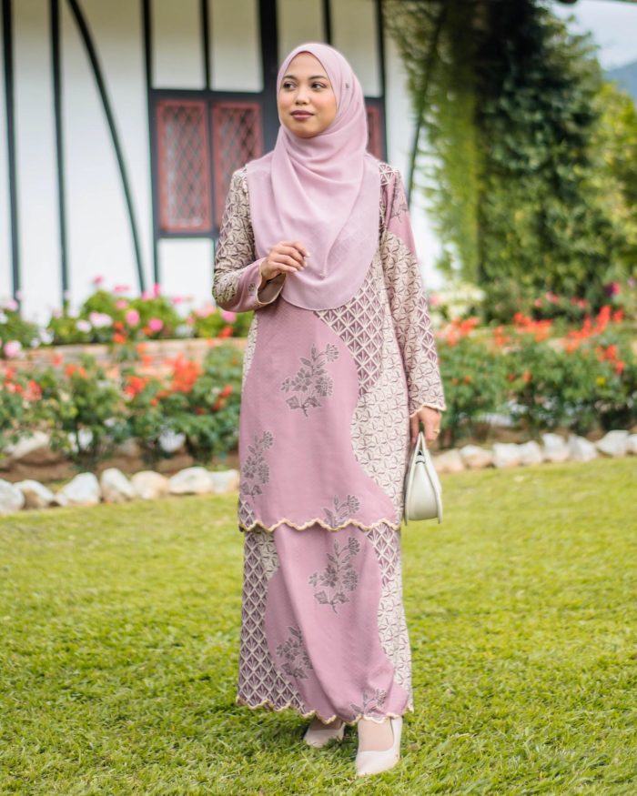 Baju Kurung Moden Batik Sulam Sultanah 10.0 - Widuri Sweety Pink