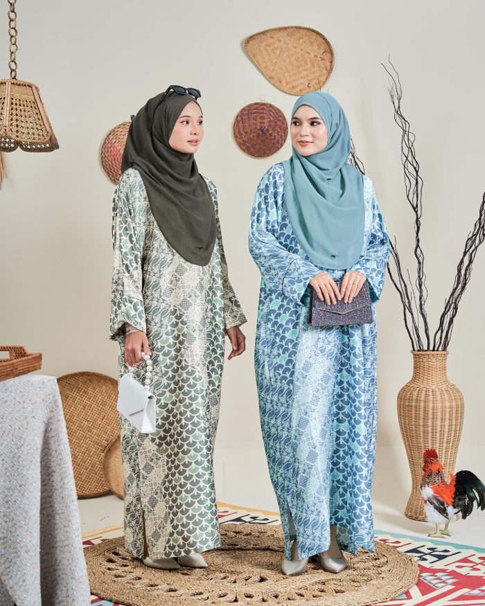 Kaftan Batik Sultanah – Zahra Crimson Red - Image 6