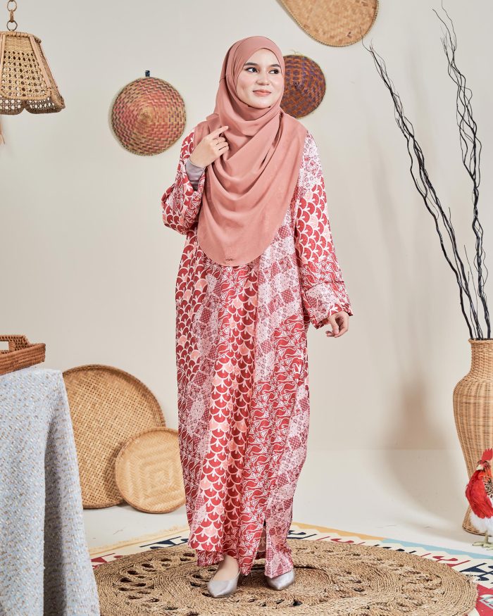 Kaftan Batik Sultanah – Zahra Crimson Red - Image 3