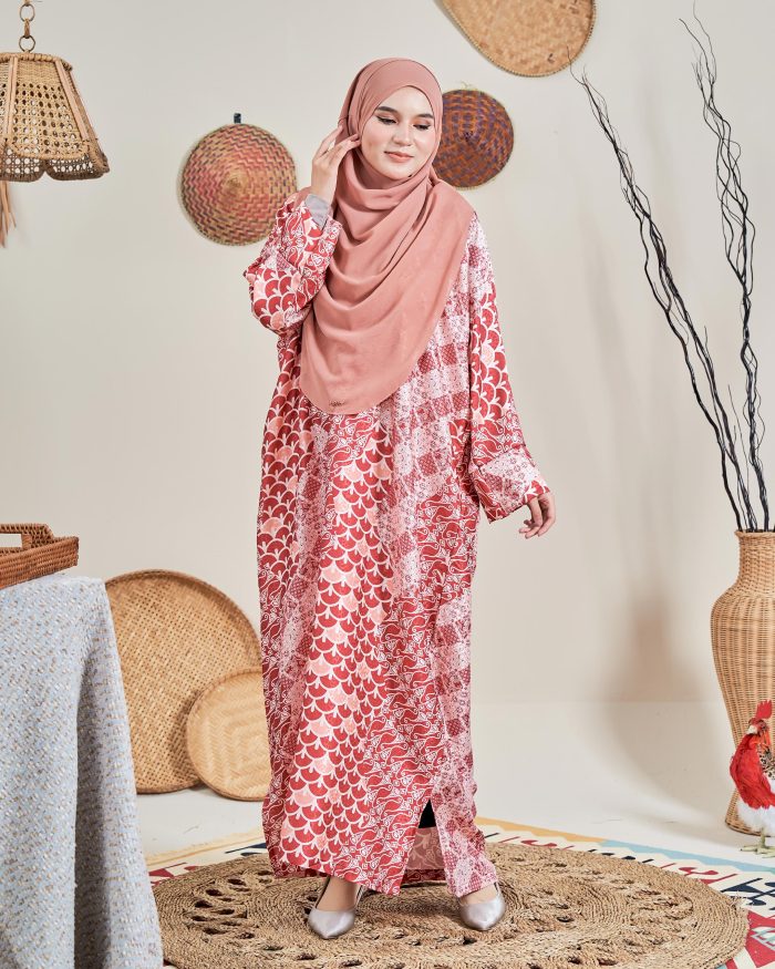 Kaftan Batik Sultanah – Zahra Crimson Red - Image 2