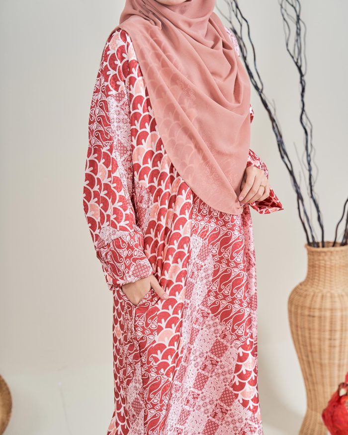 Kaftan Batik Sultanah – Zahra Crimson Red - Image 5