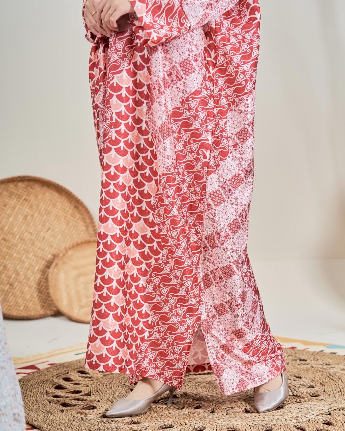 Kaftan Batik Sultanah – Zahra Crimson Red - Image 4