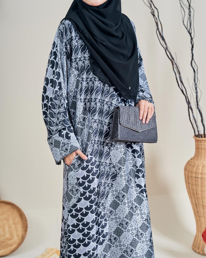 Kaftan Batik Sultanah – Zahra Greyish Black - Image 4