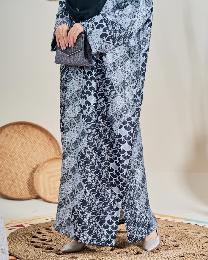 Kaftan Batik Sultanah – Zahra Greyish Black - Image 5