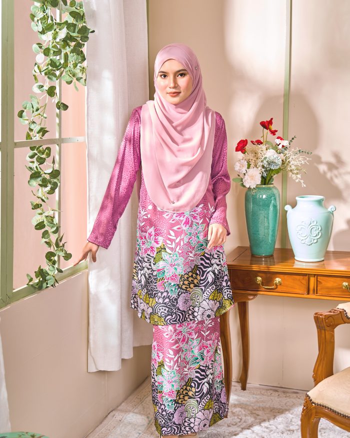 Baju Kurung Pahang Batik Sultanah 3.0 - Bayu Bubblegum Pink - Image 4