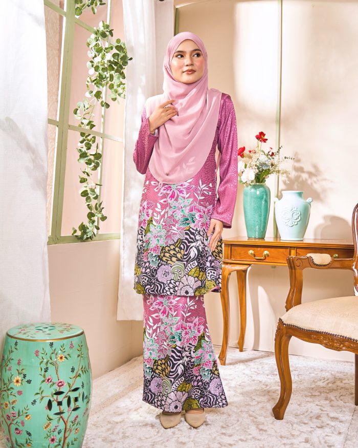 Baju Kurung Pahang Batik Sultanah 3.0 - Bayu Bubblegum Pink - Image 2