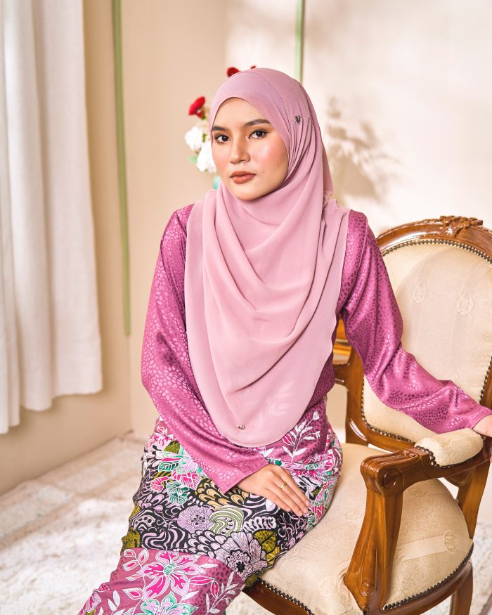 Baju Kurung Pahang Batik Sultanah 3.0 - Bayu Bubblegum Pink - Image 5