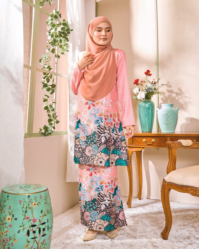 Baju Kurung Pahang Batik Sultanah 3.0 - Bayu Flamingo Peach - Image 2