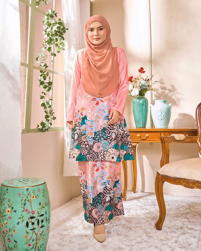 Baju Kurung Pahang Batik Sultanah 3.0 - Bayu Flamingo Peach - Image 3