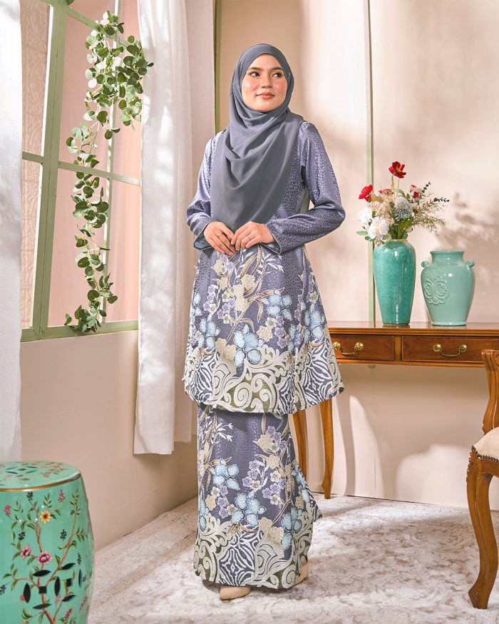 Baju Kurung Pahang Batik Sultanah 3.0 - Kirana Ash Grey - Image 3