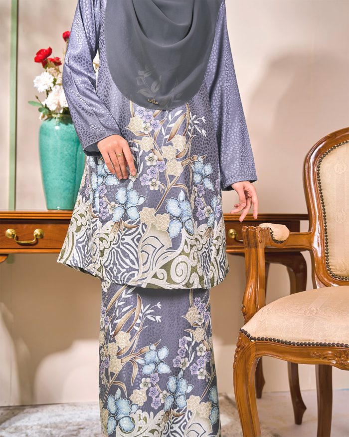 Baju Kurung Pahang Batik Sultanah 3.0 - Kirana Ash Grey - Image 4