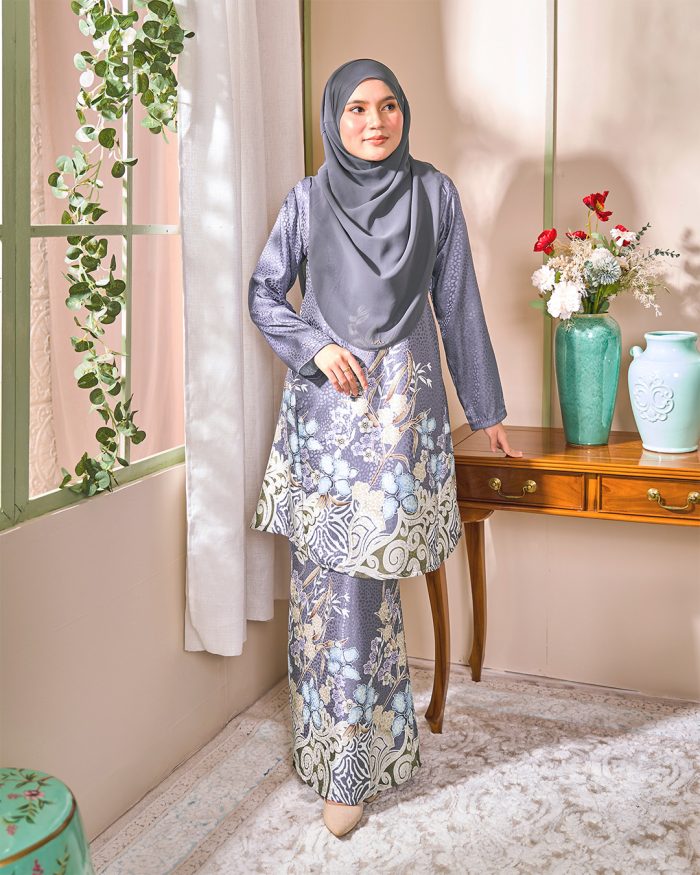 Baju Kurung Pahang Batik Sultanah 3.0 - Kirana Ash Grey - Image 2