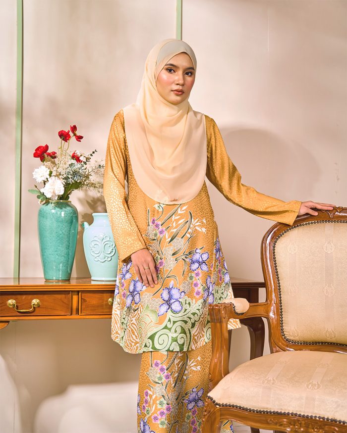 Baju Kurung Pahang Batik Sultanah 3.0 - Kirana Gold - Image 4