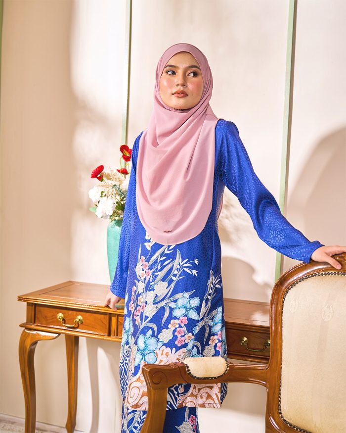 Baju Kurung Pahang Batik Sultanah 3.0 - Kirana Royal Blue - Image 3