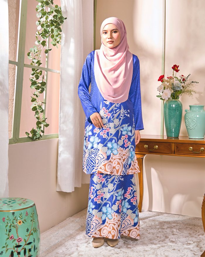 Baju Kurung Pahang Batik Sultanah 3.0 - Kirana Royal Blue - Image 2