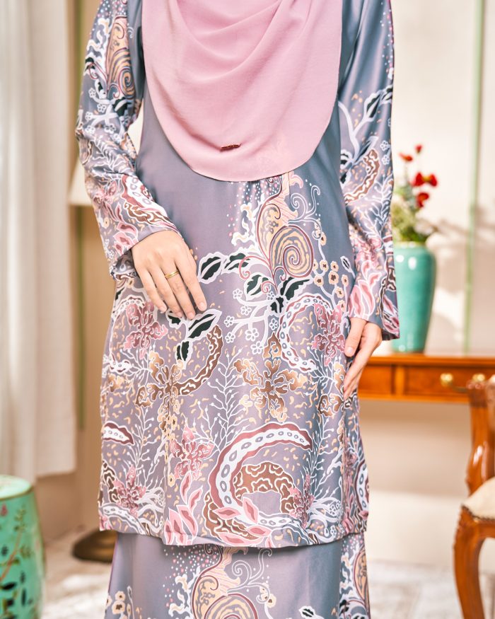 Baju Kurung Moden Batik Sultanah 4.0 - Andika Space Grey - Image 3