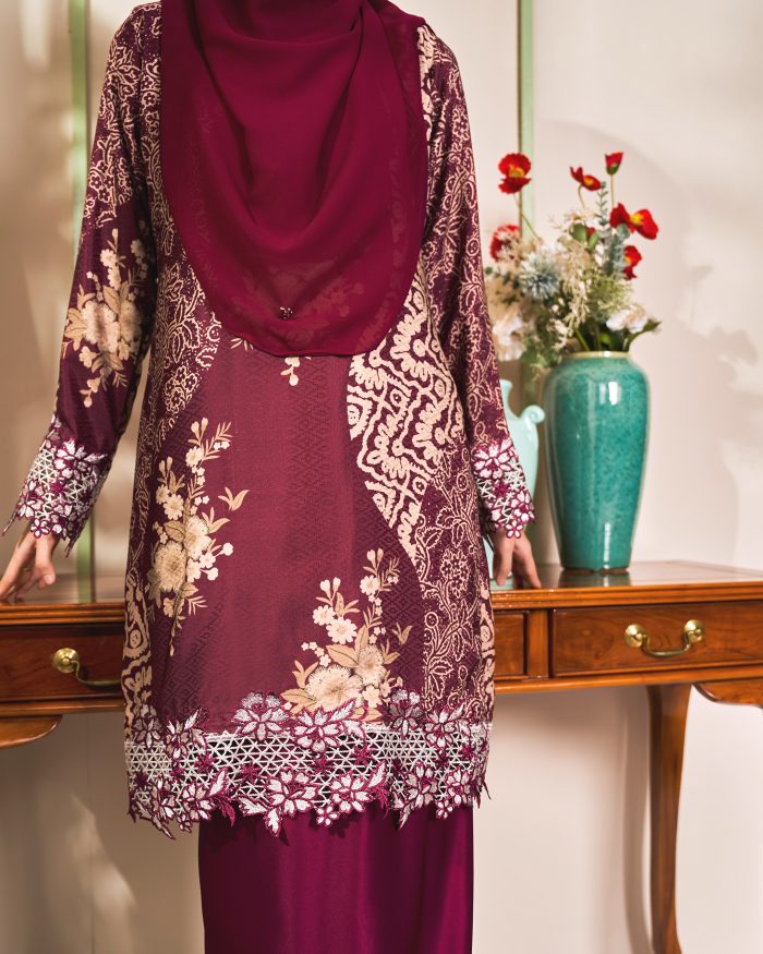 Baju Kurung Moden Batik Sulam Sultanah 10.0 - Kuntum Maroon - Image 5