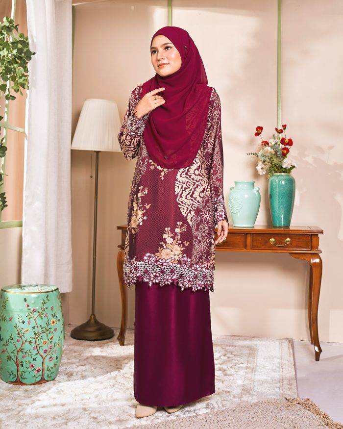 Baju Kurung Moden Batik Sulam Sultanah 10.0 - Kuntum Maroon - Image 2