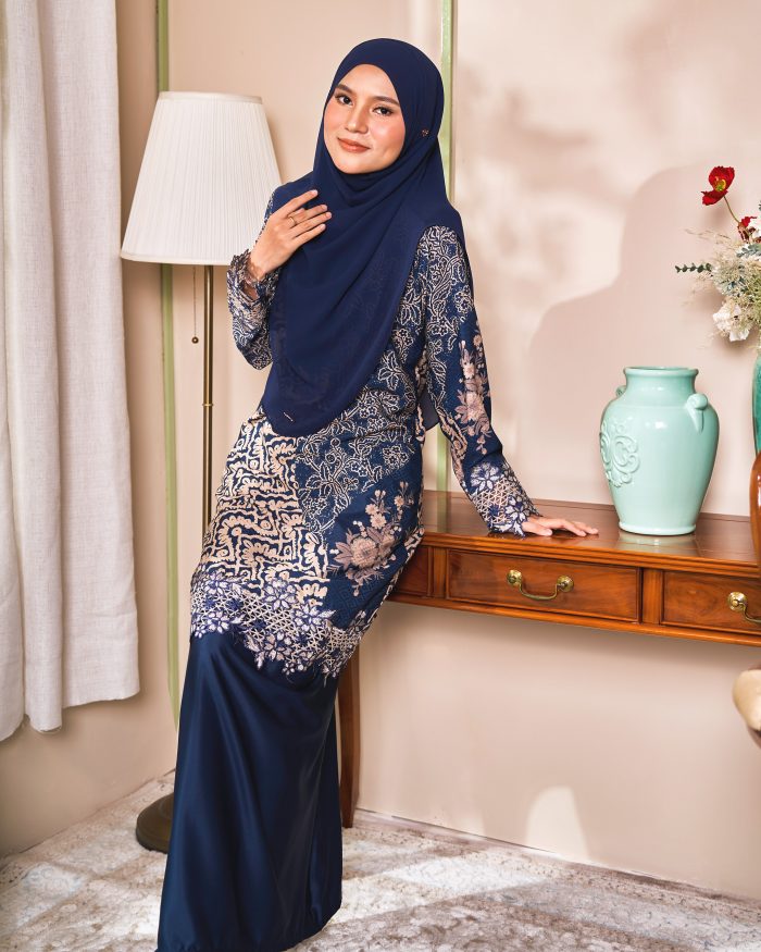 Baju Kurung Moden Batik Sulam Sultanah 10.0 - Kuntum Navy Blue - Image 5