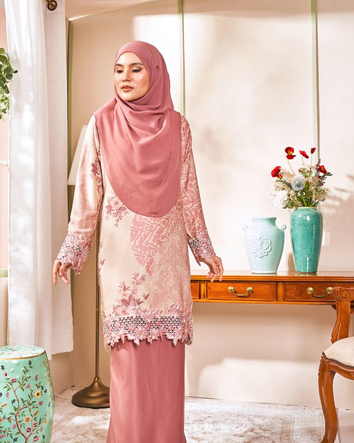 Baju Kurung Moden Batik Sulam Sultanah 10.0 - Kuntum Peachy Pink - Image 4