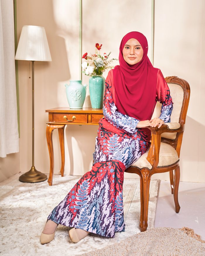 Baju Kurung Moden Batik Sultanah 4.0 - Purnama Merry Maroon - Image 3