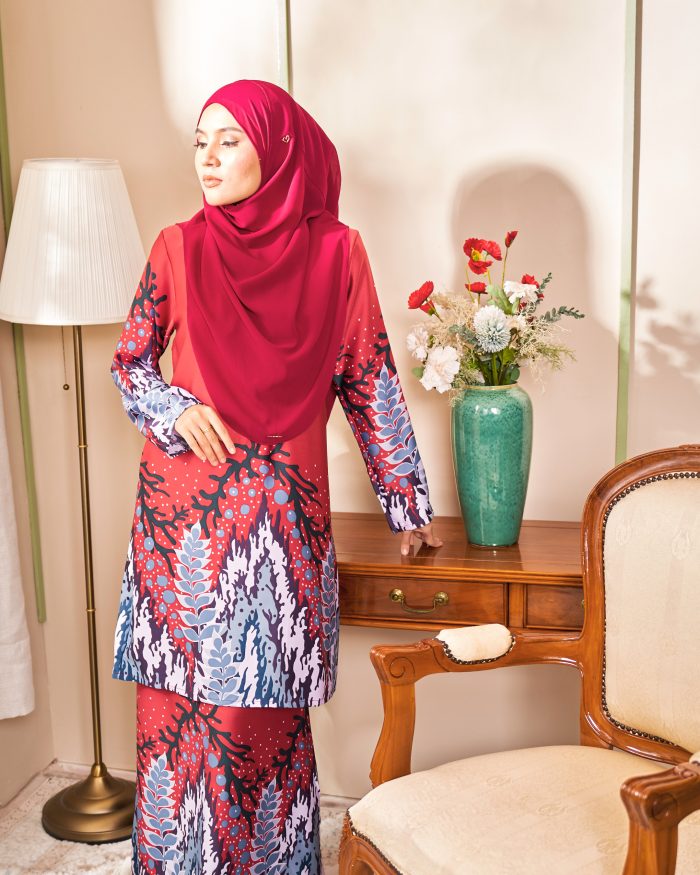 Baju Kurung Moden Batik Sultanah 4.0 - Purnama Merry Maroon - Image 4