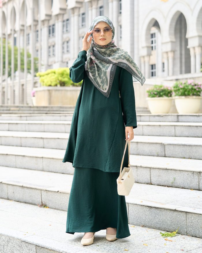 Baju Kurung Pahang Sara - Emerald Green - Image 2