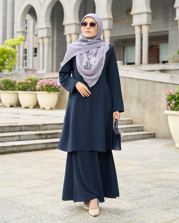 Baju Kurung Pahang Sara - Midnight Blue - Image 2