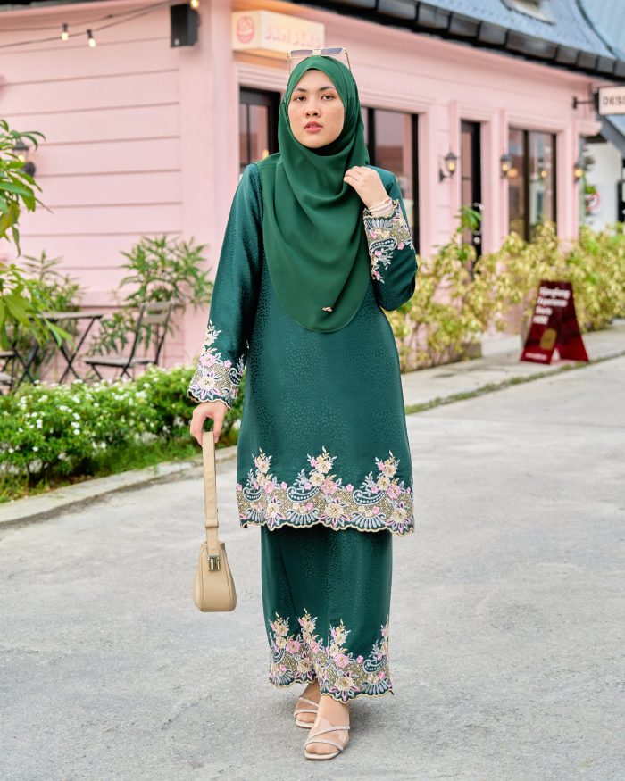 Baju Kurung Sulam Malika - Emerald Green - Image 2