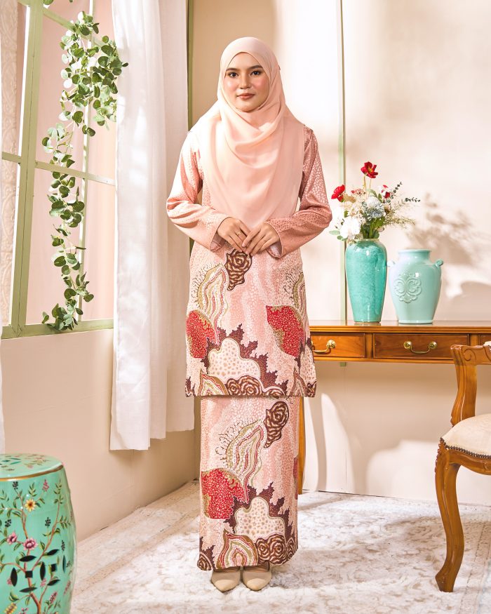 Baju Kurung Moden Batik Sultanah 6.0 - Lestari Pastel Peach - Image 3