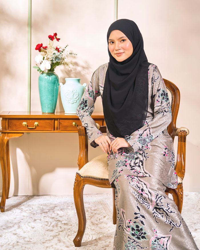 Baju Kurung Moden Batik Sultanah 6.0 - Mekar Dust Grey - Image 3