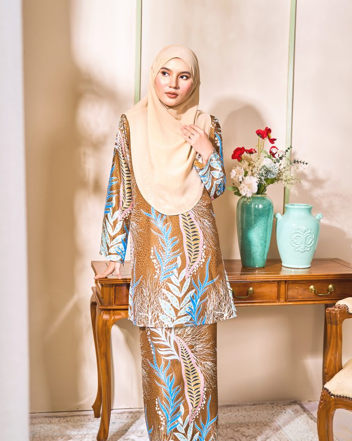 Baju Kurung Moden Batik Sultanah 3.0 - Sakti Bronze Brown - Image 4