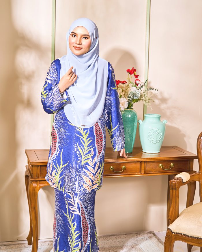 Baju Kurung Moden Batik Sultanah 3.0 - Sakti Royal Blue - Image 3